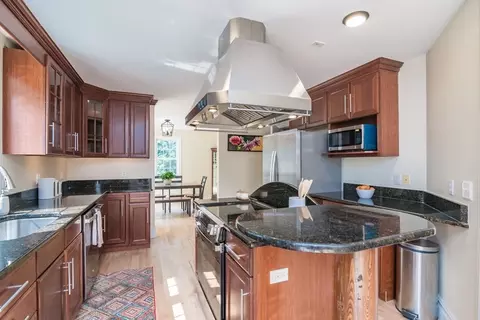 958 E Pleasant St, Amherst, MA 01002 photo 12