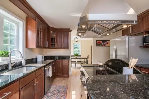 958 E Pleasant St, Amherst, MA 01002 photo 16