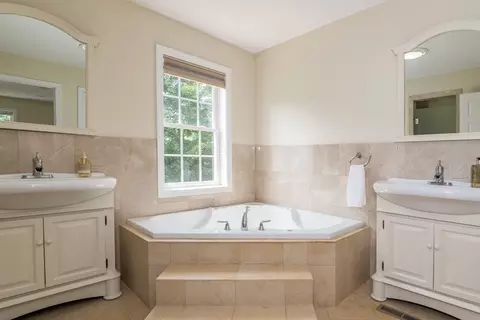 958 E Pleasant St, Amherst, MA 01002 photo 29