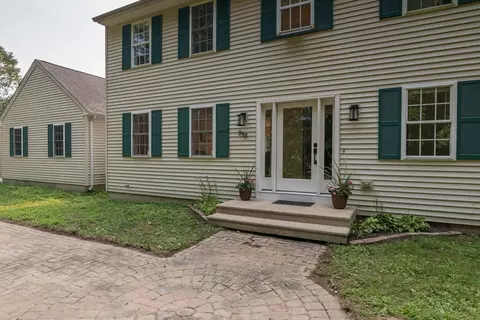 958 E Pleasant St, Amherst, MA 01002 photo 4