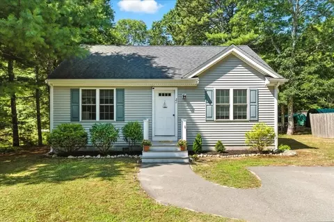 21 Crest Ave, Plymouth, MA 02360