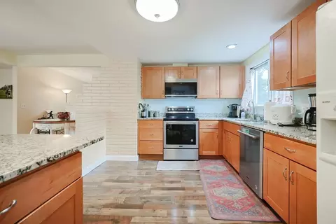 Kitchen - 20 Ruth Dr, Framingham, MA 01701 photo 4 of 5