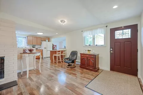 Entry Way - 20 Ruth Dr, Framingham, MA 01701 photo 2 of 2