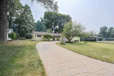 Exterior - 20 Ruth Dr, Framingham, MA 01701 photo 3 of 10
