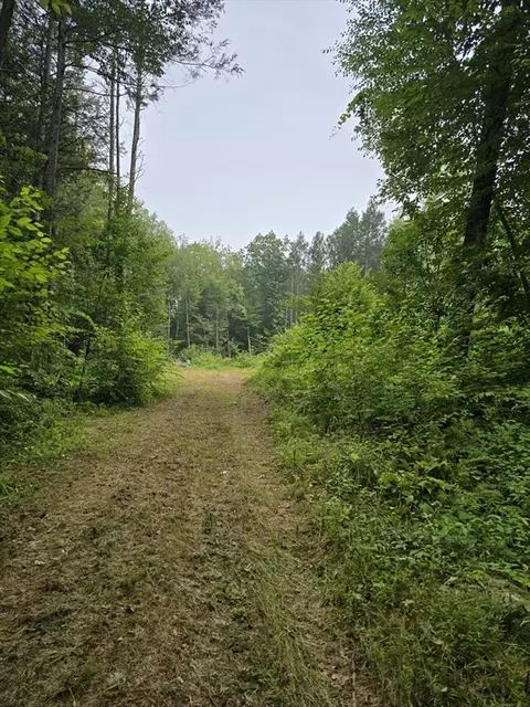 38 County Rd, Huntington, MA 01050