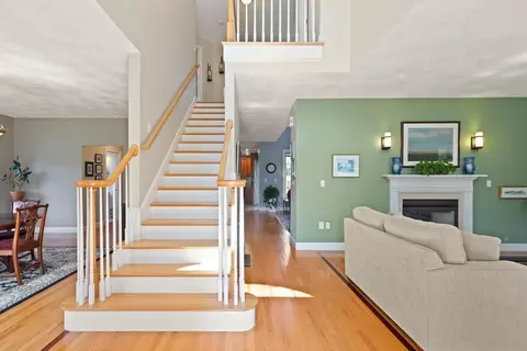 4 Cheever Ave, Saugus, MA 01906 photo 2