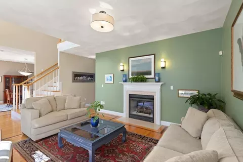 4 Cheever Ave, Saugus, MA 01906 photo 4