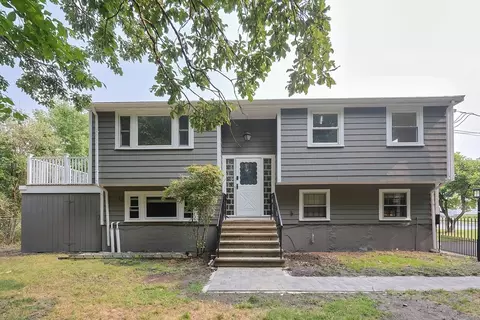 15 Ohio St, Dedham, MA 02026