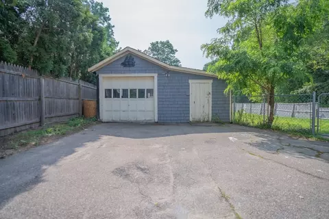 Exterior - 20 Fearing Hill Rd, Wareham, MA 02571 photo 3 of 12