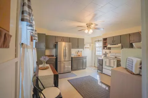 Kitchen - 20 Fearing Hill Rd, Wareham, MA 02571 photo 2 of 2