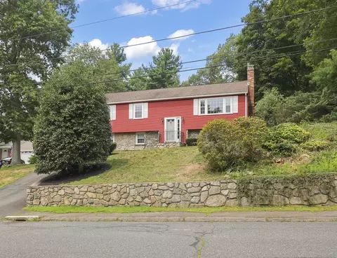 500 Old Farm Rd, Franklin, MA 02038