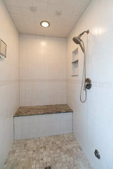 Bath - 28 Gregg St, Beverly, MA 01915 photo 2 of 3