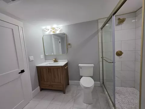 Bath - 61 Poplar St, Danvers, MA 01923 photo 2 of 3