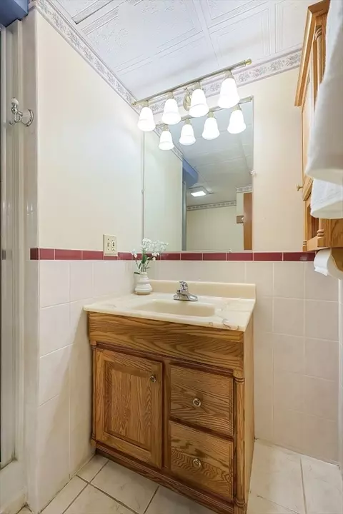 Bath - 159 Orient St, Worcester, MA 01604 photo 3 of 4