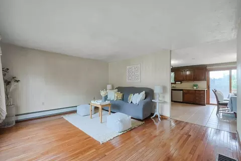 Living - 159 Orient St, Worcester, MA 01604 photo 2 of 5