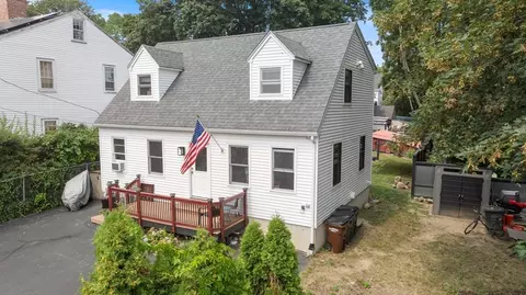 17 Linwood Pl, Amesbury, MA 01913