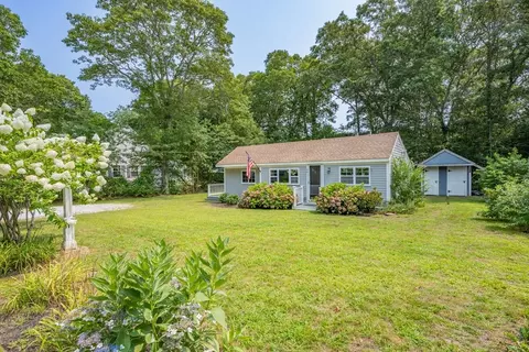 40 Red Lily Pond Rd, Barnstable, MA 02632