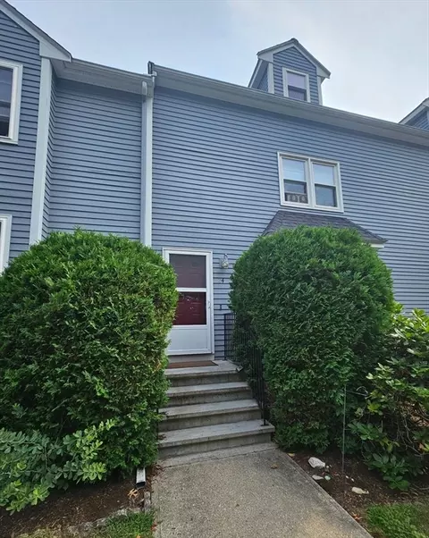 24 Pinecrest Vlg #24, Hopkinton, MA 01748