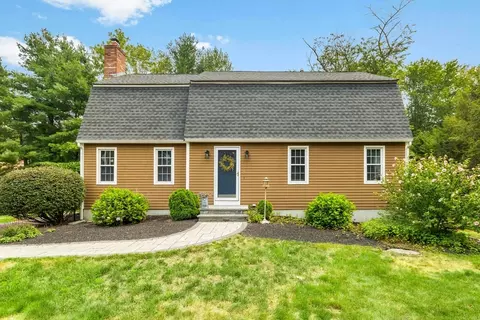 3 Brookwood Ln, Norton, MA 02766
