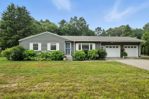 109 Yarmouth St, Longmeadow, MA 01106