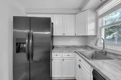 35 Genessee St #E, Worcester, MA 01603 photo 4