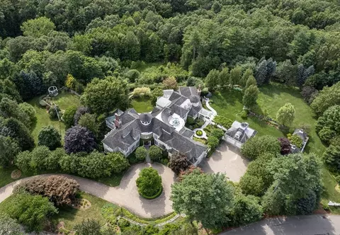 10 Andrea Dr, Hopkinton, MA 01748