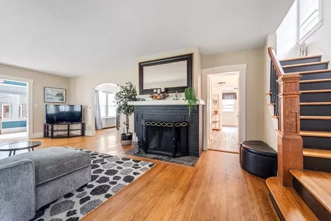 Living - 44 Gillette Ave, Springfield, MA 01118 photo 2 of 5