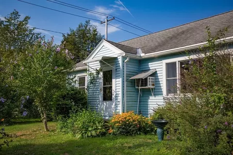 Exterior - 2 Admiral St, Easthampton, MA 01027 photo 2 of 6