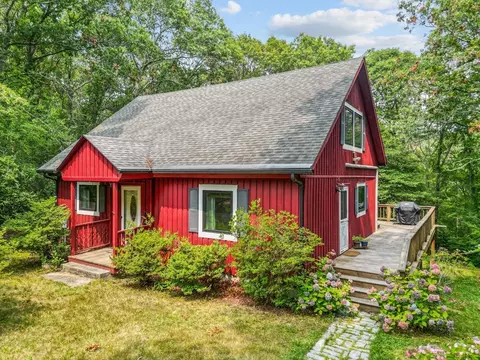 8 Peters Pond, Forestdale, MA 02644