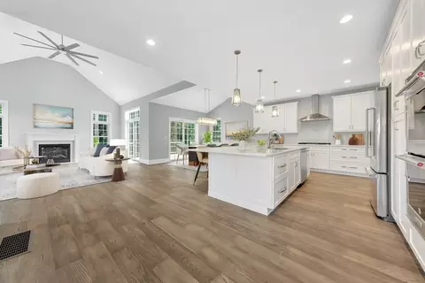 Entry Way - 37 Beech St, Millis, MA 02054 photo 2 of 7