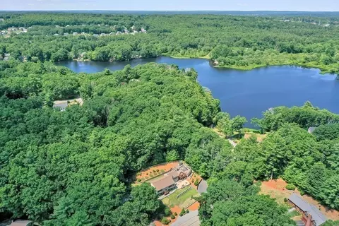 66 Lakeshore Dr, Norfolk, MA 02056