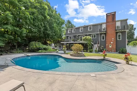 12 Cricklewood, Stoneham, MA 02180