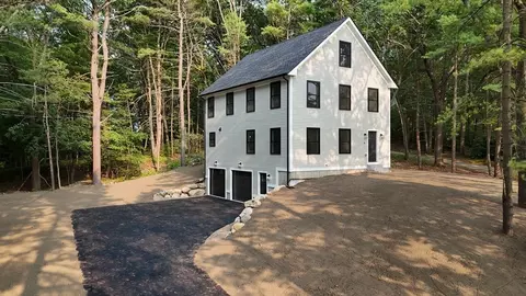 34 Summit Ave, Amesbury, MA 01913