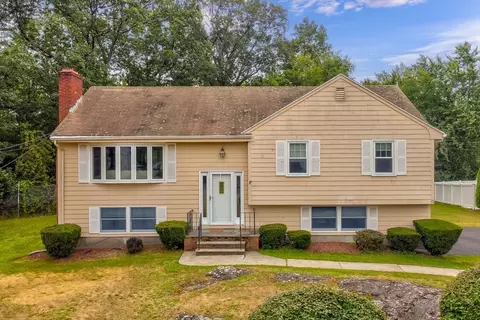 22 Millbrook Ln, Wakefield, MA 01880