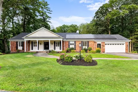 38 Wildewood Dr, Lynnfield, MA 01940