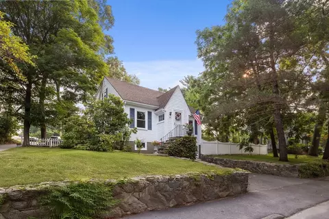 394 Summer St, Lynnfield, MA 01940