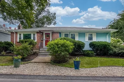 8 Prospect St, Hyde Park, MA 02136