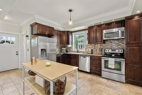 61 John St, Chicopee, MA 01013 photo 2