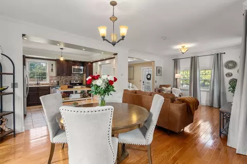 61 John St, Chicopee, MA 01013 photo 4