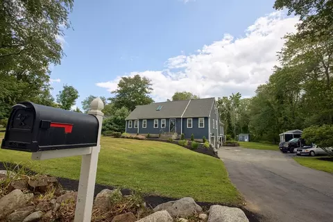 8 Pleasant St, Andover, MA 01810