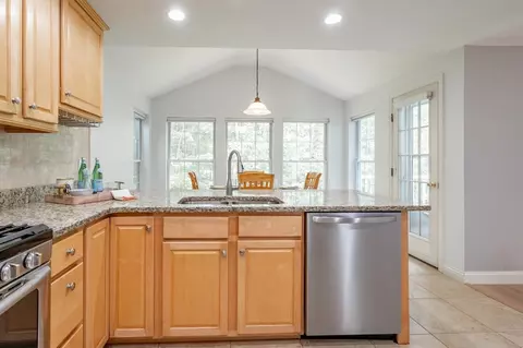 18 Eldon Way #A, Atkinson, NH 03811 photo 5