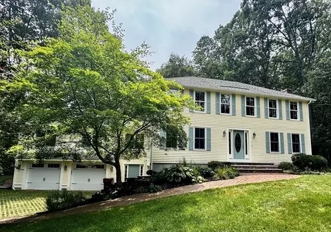 8 Vermont Rd, Tyngsborough, MA 01879