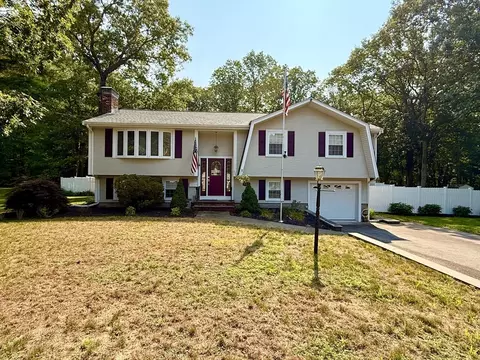 116 Cardinal Ct, Braintree, MA 02184