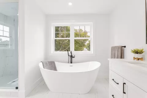 Bath - 71 Hooper Rd, Dedham, MA 02026 photo 3 of 6