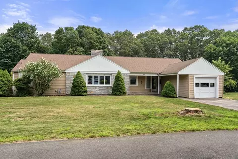 54 Pine Ridge Dr, Franklin, MA 02038