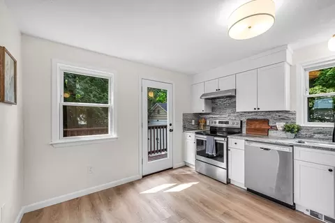 16 Stuart St, Springfield, MA 01119 photo 7