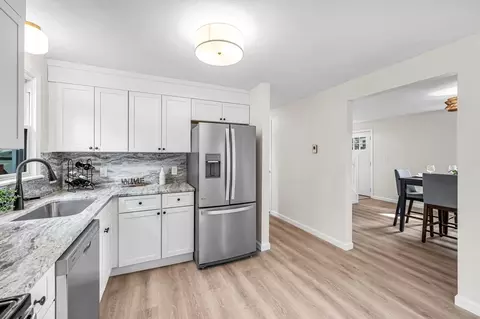 16 Stuart St, Springfield, MA 01119 photo 5