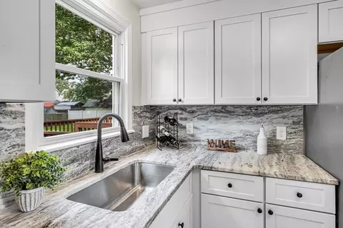 16 Stuart St, Springfield, MA 01119 photo 6