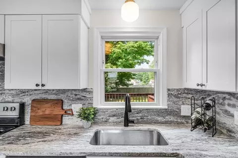 16 Stuart St, Springfield, MA 01119