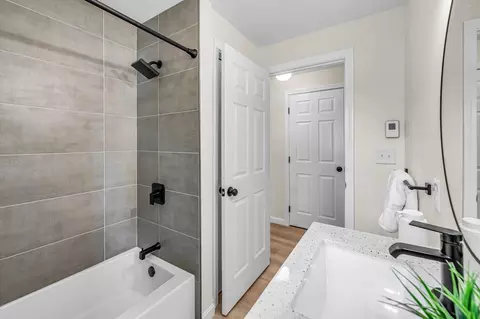 16 Stuart St, Springfield, MA 01119 photo 17